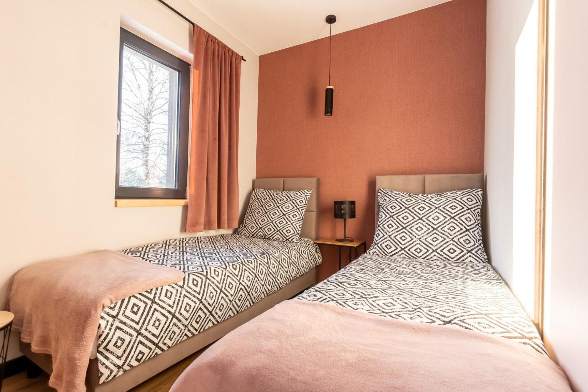 Zielona Zaba Hotel Derc Eksteriør billede